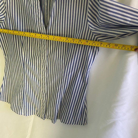 🌷3/$25🌷 Button up shirt - Picture 4 of 4